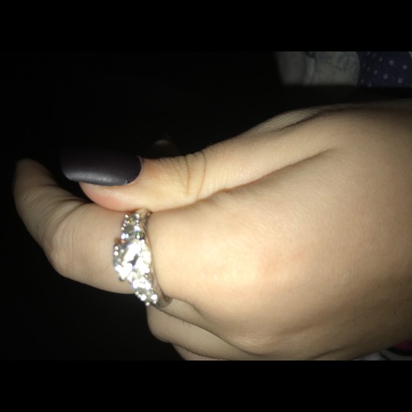 Engagement ring - Picture 1 of 2
